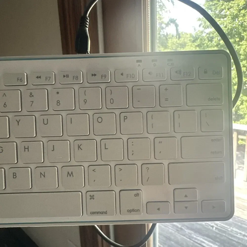 OMOTON Wired Keyboard Type-C